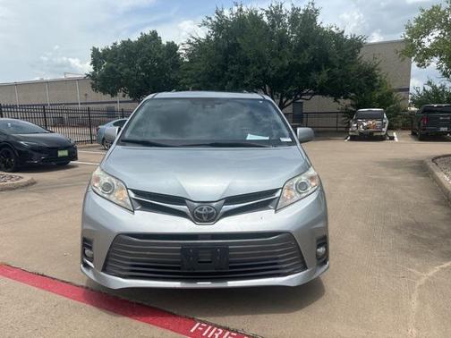 2019 Toyota Sienna XLE