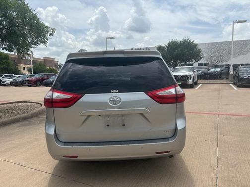 2019 Toyota Sienna XLE