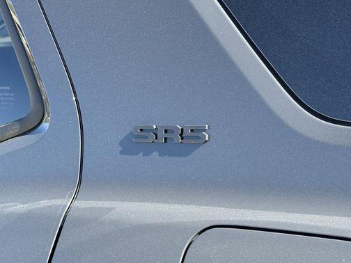 01l7 2026 Toyota 4Runner SR5