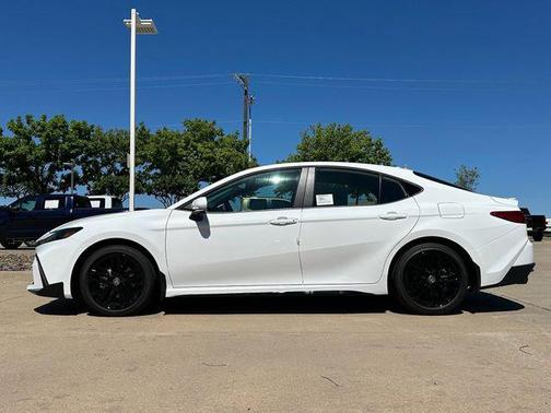 Ice 2026 Toyota Camry SE