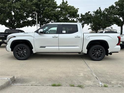 2025 Toyota Tundra Hybrid Platinum
