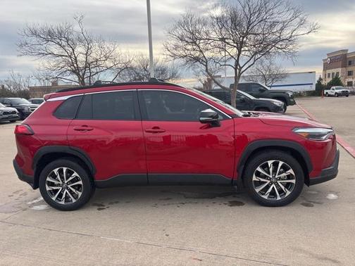 2025 Toyota Corolla Cross XLE