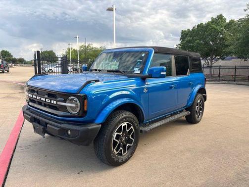 Velocity Blue Metallic 2023 Ford Bronco Outer Banks