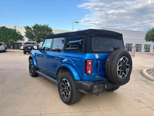 Velocity Blue Metallic 2023 Ford Bronco Outer Banks