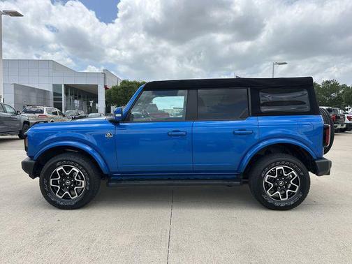 Velocity Blue Metallic 2023 Ford Bronco Outer Banks