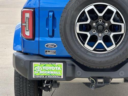 Velocity Blue Metallic 2023 Ford Bronco Outer Banks