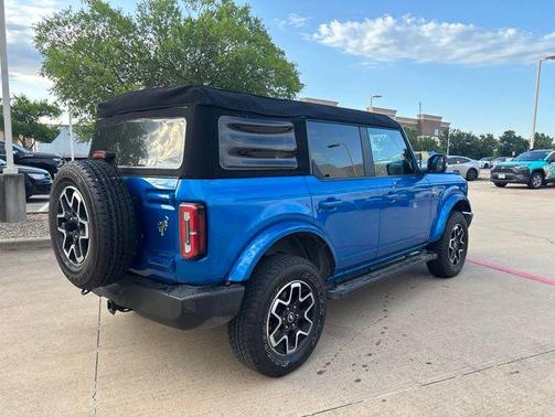 Velocity Blue Metallic 2023 Ford Bronco Outer Banks