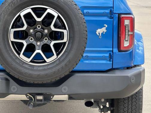 Velocity Blue Metallic 2023 Ford Bronco Outer Banks