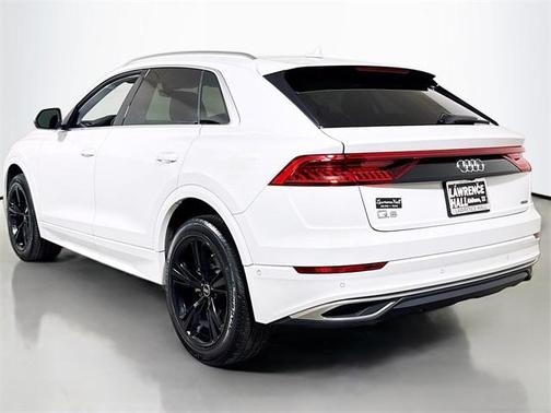 2022 Audi Q8 55 Premium Plus