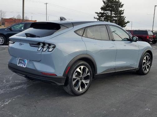 2024 Ford Mustang Mach-E SELECT