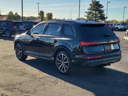 Mythos Black Metallic 2023 Audi Q7 55 QUATTRO PREMIUM