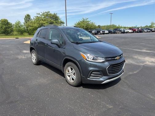 Shadow Gray Metallic 2022 Chevrolet Trax LT