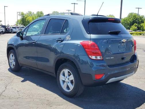 Shadow Gray Metallic 2022 Chevrolet Trax LT