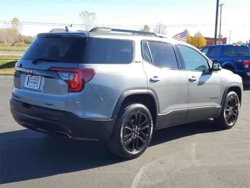 2022 GMC Acadia SLT