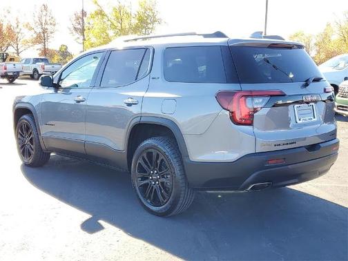 2022 GMC Acadia SLT