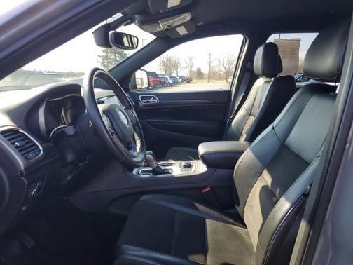 2022 Jeep Grand Cherokee LAREDO