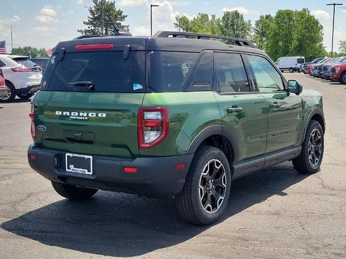 ERUPTION GREEN METALLIC 2025 Ford Bronco Sport OUTER BANKS
