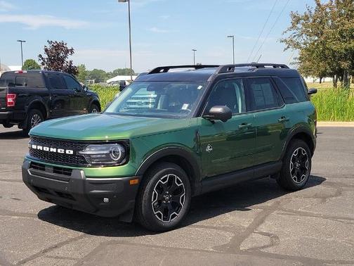 ERUPTION GREEN METALLIC 2025 Ford Bronco Sport OUTER BANKS