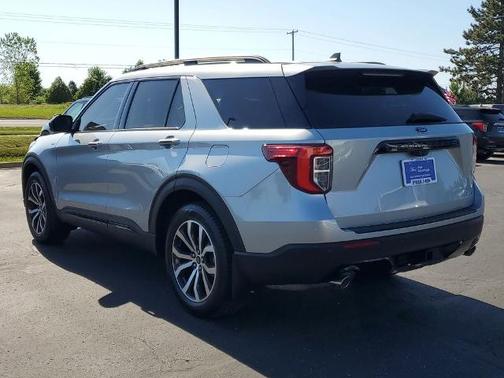 ICONIC SILVER METALLIC 2023 Ford Explorer ST-LINE