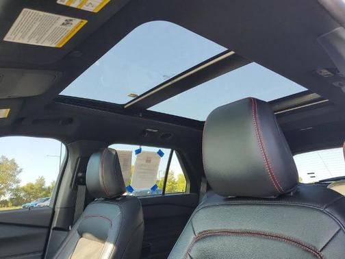 ICONIC SILVER METALLIC 2023 Ford Explorer ST-LINE