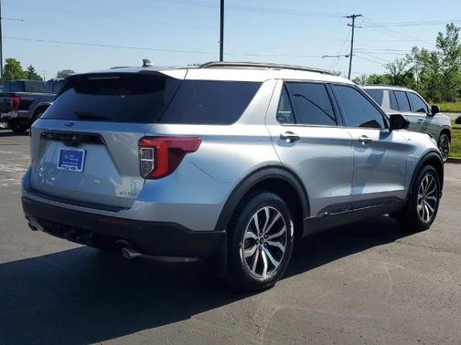 ICONIC SILVER METALLIC 2023 Ford Explorer ST-LINE
