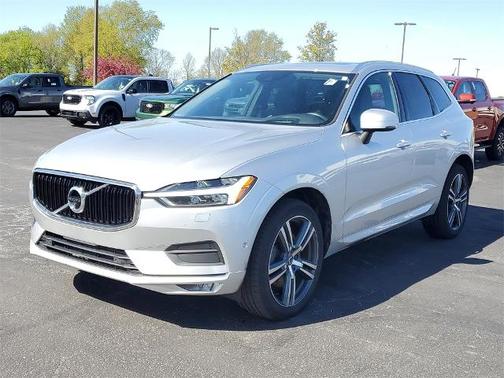 2018 Volvo XC60 T6 MOMENTUM