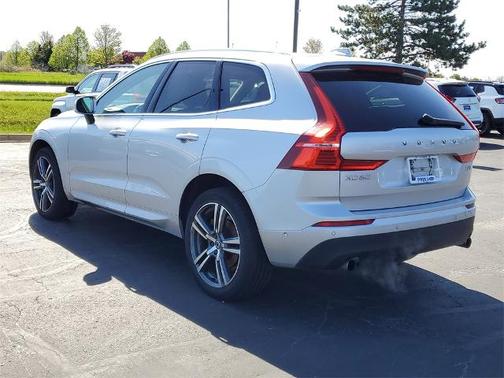 2018 Volvo XC60 T6 MOMENTUM