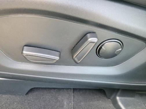 AGATE BLACK METALLIC 2023 Ford Explorer XLT