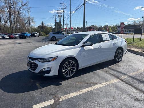 Summit White 2024 Chevrolet Malibu FWD 2LT