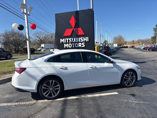 Summit White 2024 Chevrolet Malibu FWD 2LT