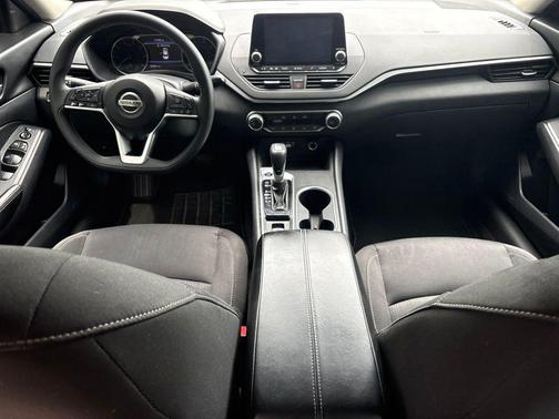 Super Black 2022 Nissan Altima 2.5 SV