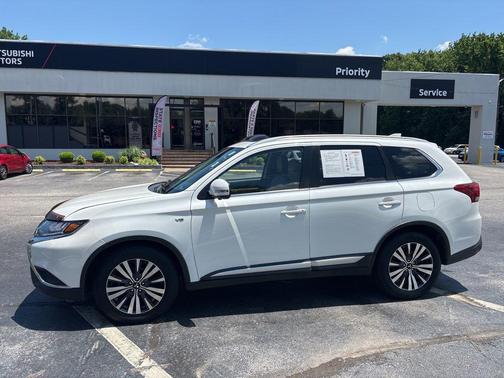 Pearl White 2019 Mitsubishi Outlander GT