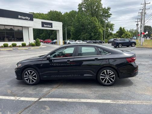 Deep Black Pearl 2025 Volkswagen Jetta 1.5T SE
