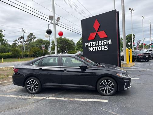 Deep Black Pearl 2025 Volkswagen Jetta 1.5T SE