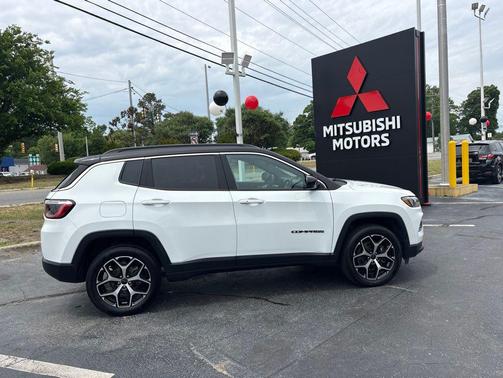 Bright White Clearcoat 2025 Jeep Compass Limited
