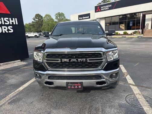 Diamond Black Crystal Pearlcoat 2022 RAM 1500 Big Horn/Lone Star