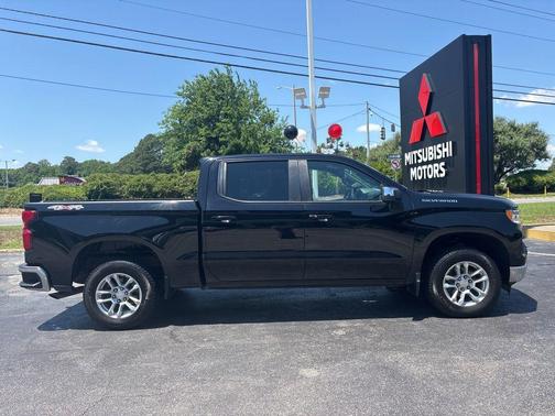 Black 2022 Chevrolet Silverado 1500 LT