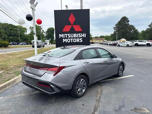 Fluid Metal 2025 Hyundai ELANTRA HEV Blue