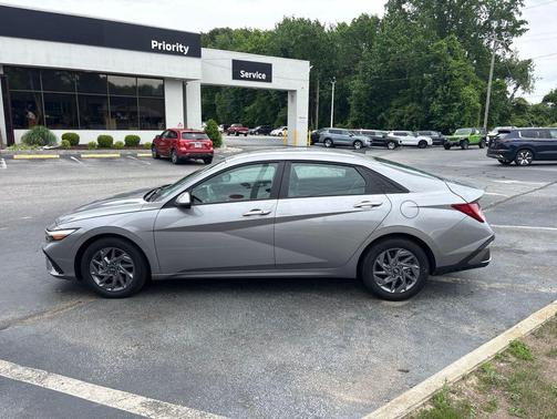 Fluid Metal 2025 Hyundai ELANTRA HEV Blue