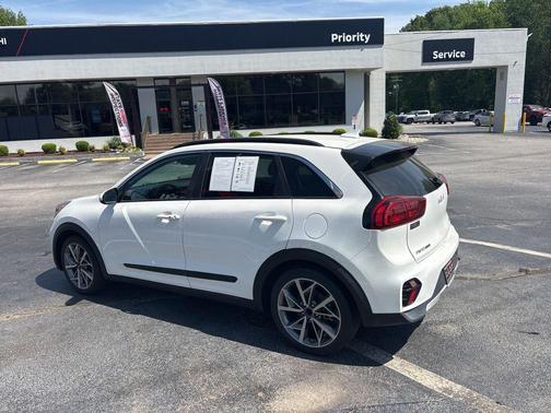 Snow White Pearl 2022 Kia Niro Touring SE