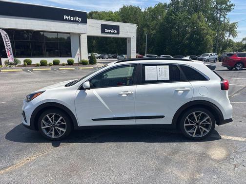 Snow White Pearl 2022 Kia Niro Touring SE