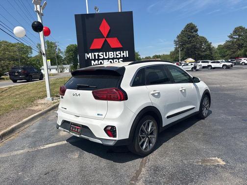 Snow White Pearl 2022 Kia Niro Touring SE