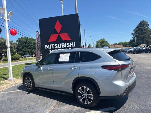 Celestial Silver Metallic 2022 Toyota Highlander XLE