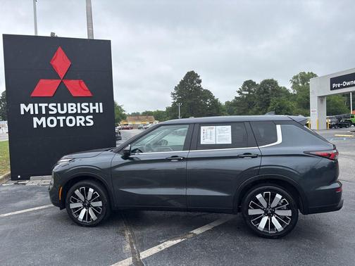 Gray 2025 Mitsubishi Outlander SE S-AWC