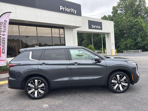 Gray 2025 Mitsubishi Outlander SE S-AWC