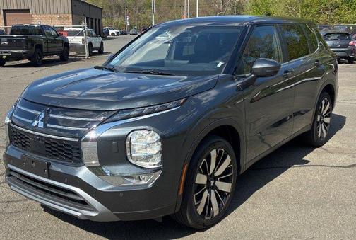 Gray 2025 Mitsubishi Outlander SE S-AWC