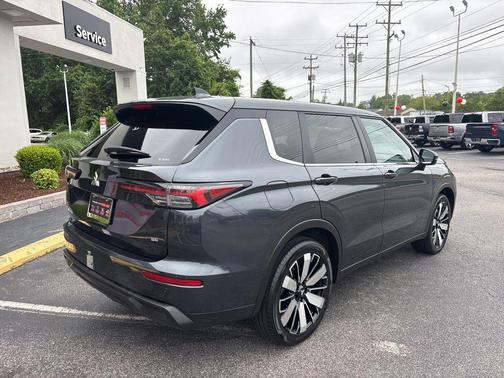 Gray 2025 Mitsubishi Outlander SE S-AWC