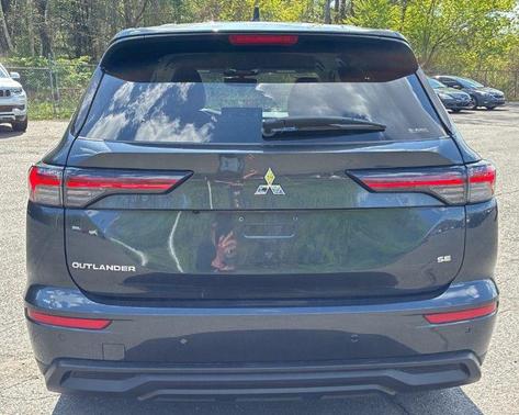 Gray 2025 Mitsubishi Outlander SE 2.5 S-AWC