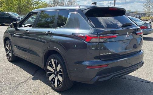 Gray 2025 Mitsubishi Outlander SE 2.5 S-AWC