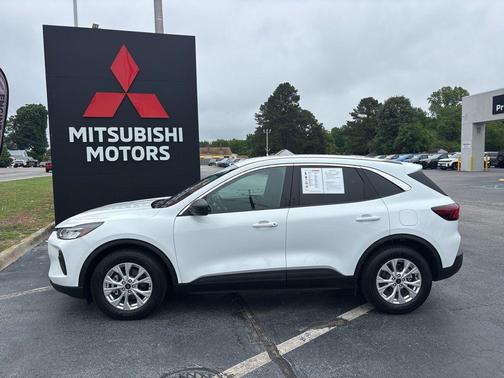 Oxford White 2023 Ford Escape Active